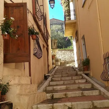 Appartement à 2 Pas Du Palais *