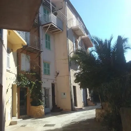 Appartement à 2 Pas Du Palais *